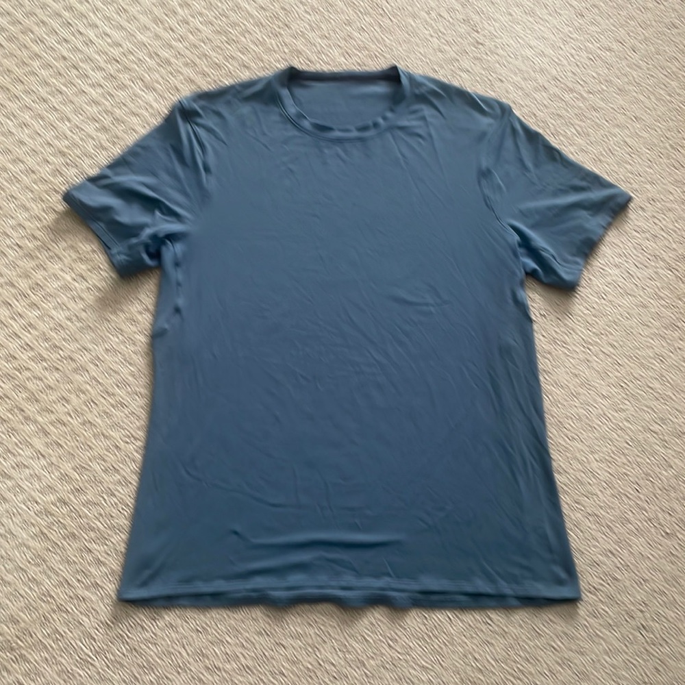 Lululemon men’s tech running shirt. XL
